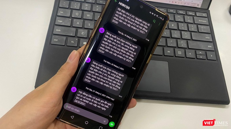 Tin nhắn tuyên truyền bầu cử được gửi tới các thuê bao di động.