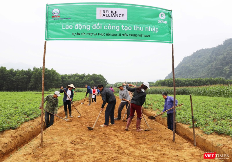 Một trong những cách thức cứu trợ, tái thiết sau bão lũ của OXFAM