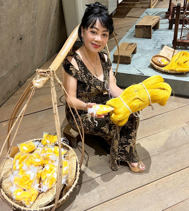 Tác giả thú vị với tơ tằm vàng óng Tác giả thú vị với tơ tằm vàng óng