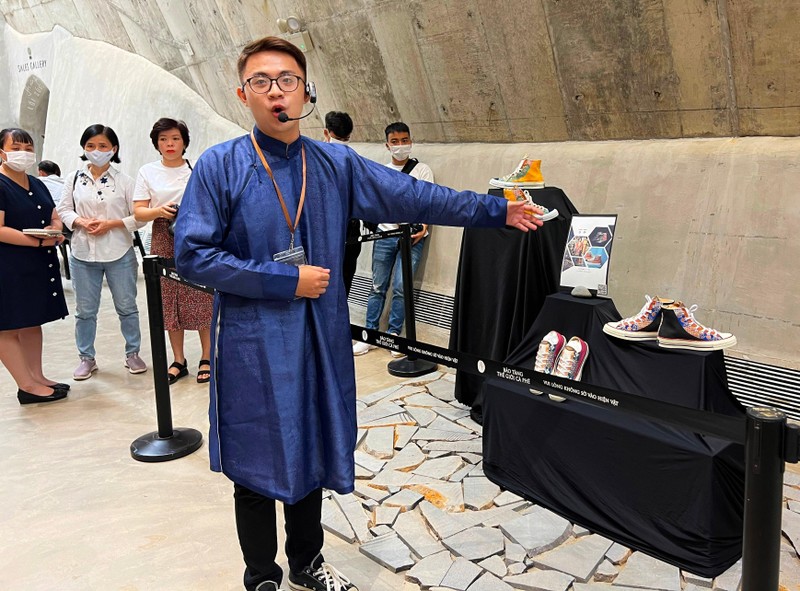 La Quốc Bảo là nhà nghiên cứu văn hóa độc lập trẻ nhất được mời triển lãm La Quốc Bảo là nhà nghiên cứu văn hóa độc lập trẻ nhất được mời triển lãm