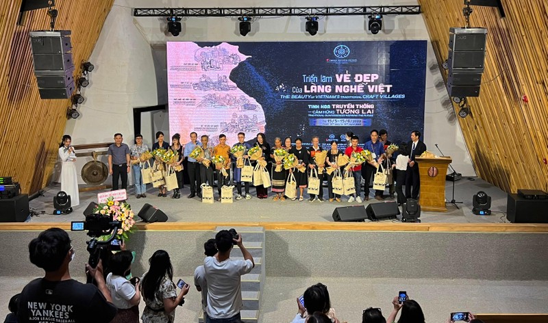 Các nghệ nhân, nhà nghiên cứu văn hóa được tôn vinh Các nghệ nhân, nhà nghiên cứu văn hóa được tôn vinh