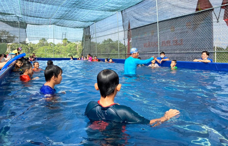 Ngày 10/06/2022, CLB "Vì đàn em thân yêu" khai giảng khóa dạy bơi tại xã vùng sâu Quảng Tín, huyện Cư Mgar Ngày 10/06/2022, CLB "Vì đàn em thân yêu" khai giảng khóa dạy bơi tại xã vùng sâu Quảng Tín, huyện Cư Mgar