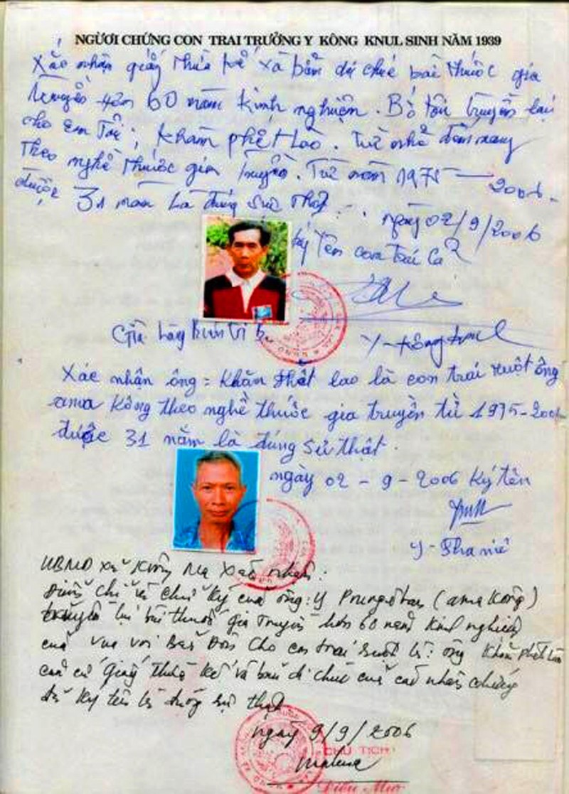 Rất nhiều con dấu trong hồ sơ thừa kế các bài thuốc của Khăm Phết Lào