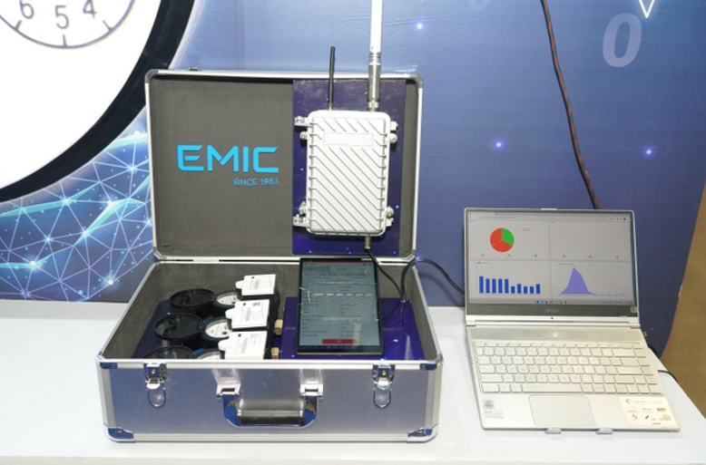 Sản phẩm đồng hồ thông minh EMIC (Ảnh: Gelex Electric)