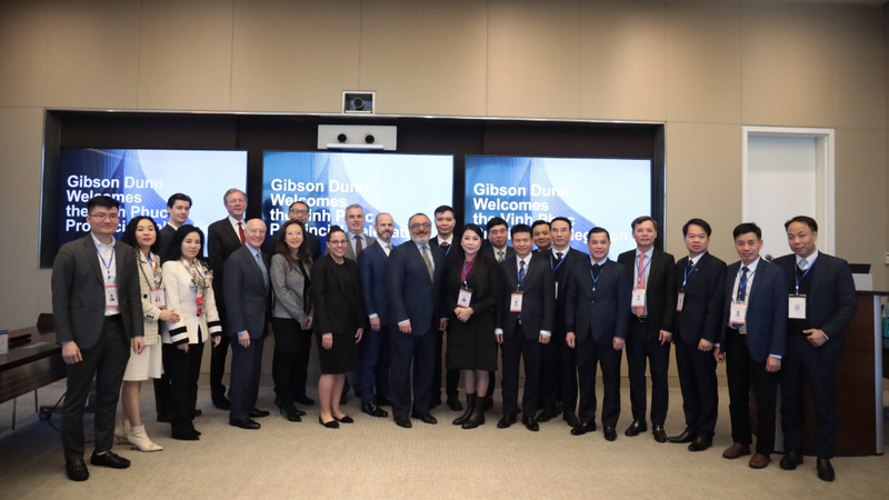 Đoàn công tác của tỉnh Vĩnh Phúc thăm và tổ chức tọa đàm với Công ty Luật Gibson, Dunn &amp; Crutcher tại New York (Ảnh: Báo Vĩnh Phúc)