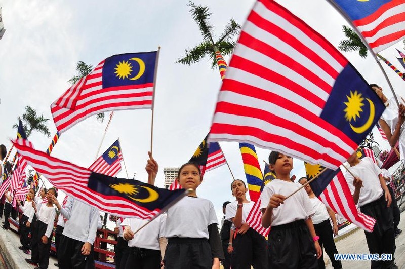 Một Malaysia “từ tốn” phát triển, không thua kém quá xa so với Hàn Quốc. Một Malaysia “từ tốn” phát triển, không thua kém quá xa so với Hàn Quốc.