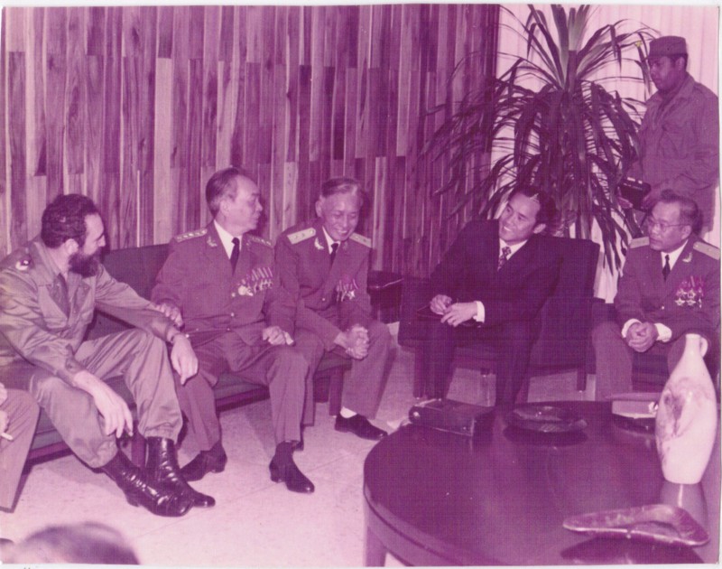 Đại tướng Võ Nguyên Giáp tiếp đón và trò chuyện cùng Fidel (Ảnh TTXVN) Đại tướng Võ Nguyên Giáp tiếp đón và trò chuyện cùng Fidel (Ảnh TTXVN)