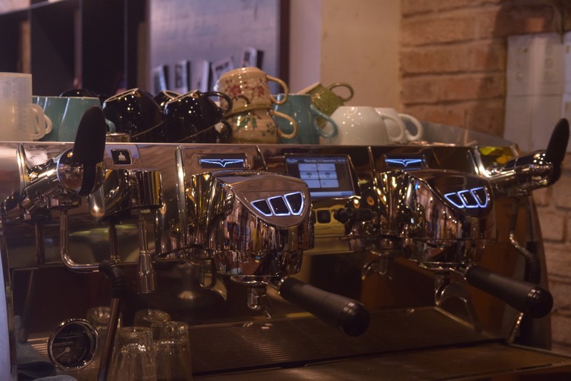 Chiếc máy pha cà phê này ngang giá chiếc ô tô (Ảnh HB) Chiếc máy pha cà phê này ngang giá chiếc ô tô (Ảnh HB)