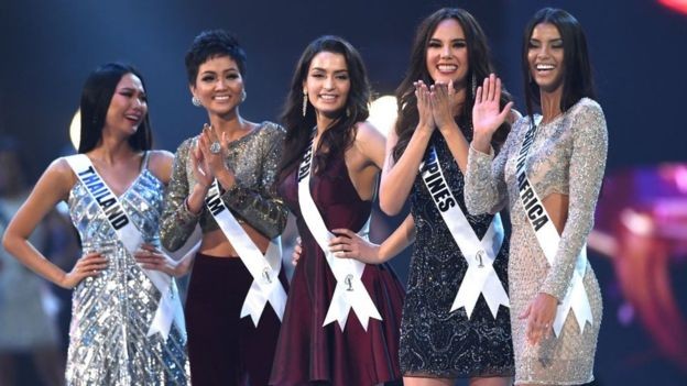 Một tờ báo quốc tế bình luận rằng "H'Hen Niê đã phá vỡ định kiến rằng các cuộc thi nhan sắc là nơi tập hợp các cô gái đố kỵ, nhỏ nhen...".