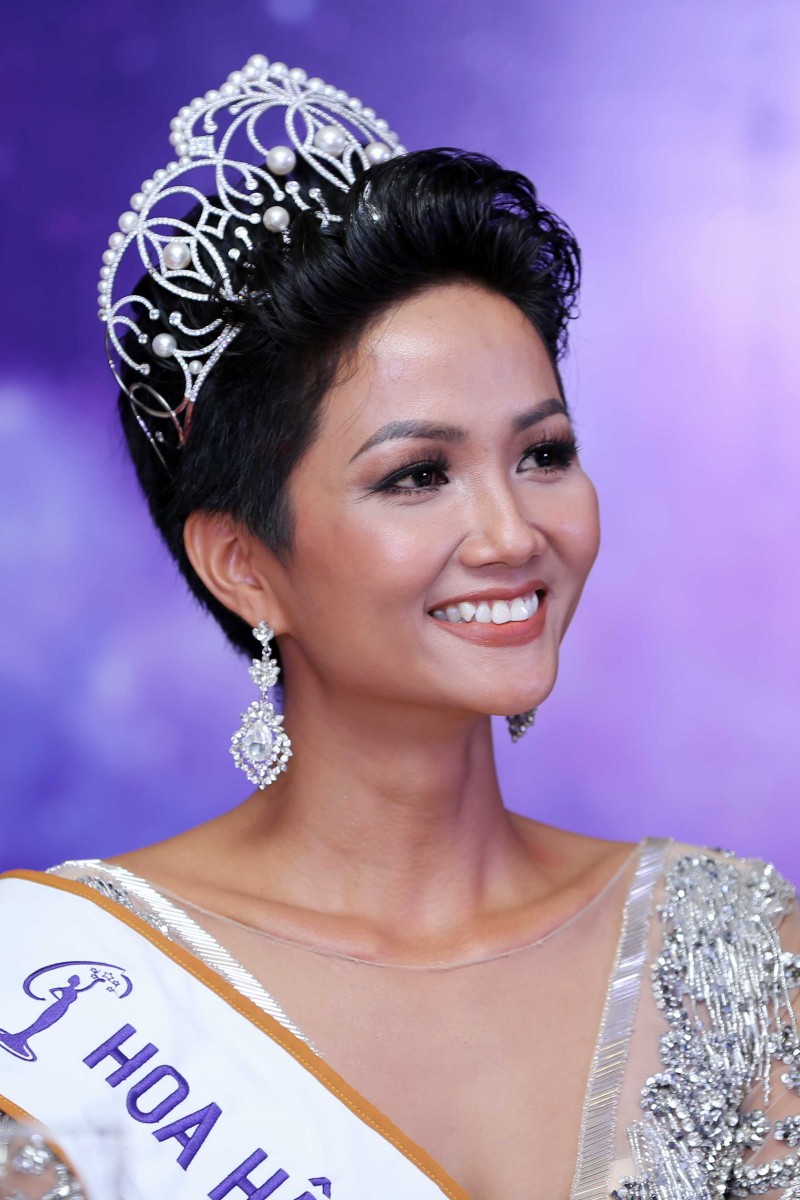H'Hen Niê đã dành trọn 10.000 đô la tiền thưởng từ cuộc thi Miss Universe vào các hoạt động xã hội tại Việt Nam
