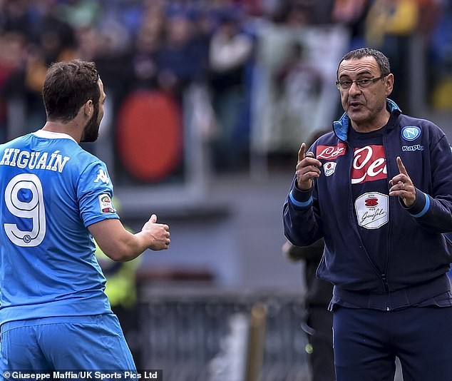 Higuain từng là trò cưng của Maurizio ở Napoli mùa bóng mà anh ghi tới 36 bàn trong 35 lần ra sân.