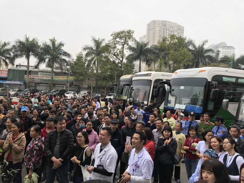 Những chuyến xe tình nghĩa đưa bệnh nhân về quê