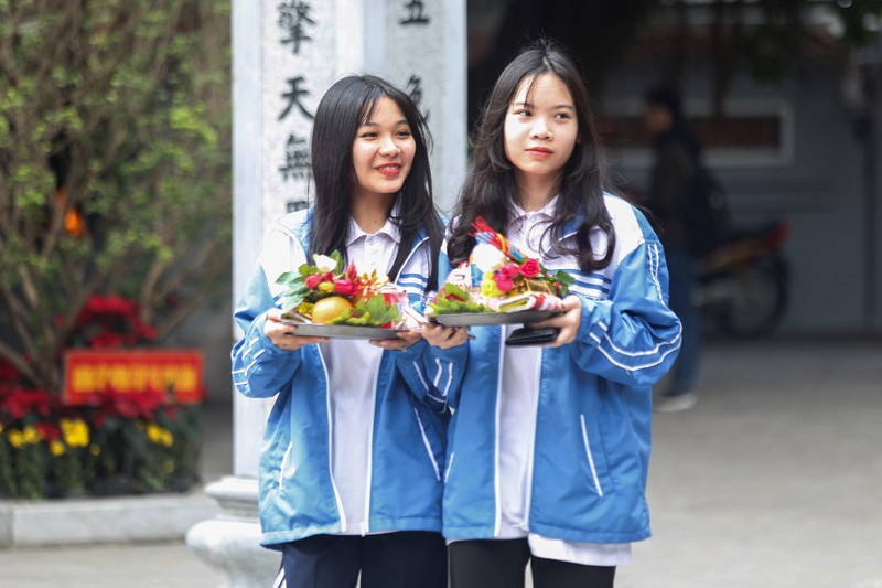 Nam thanh nu tu den chua Ha xin thoat e tang dot bien vao Valentine hinh anh 10