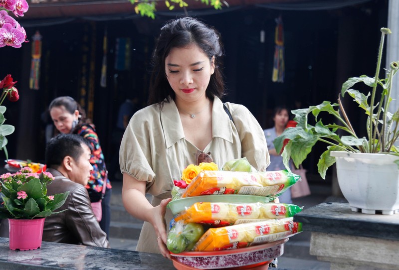 Nam thanh nu tu den chua Ha xin thoat e tang dot bien vao Valentine hinh anh 5