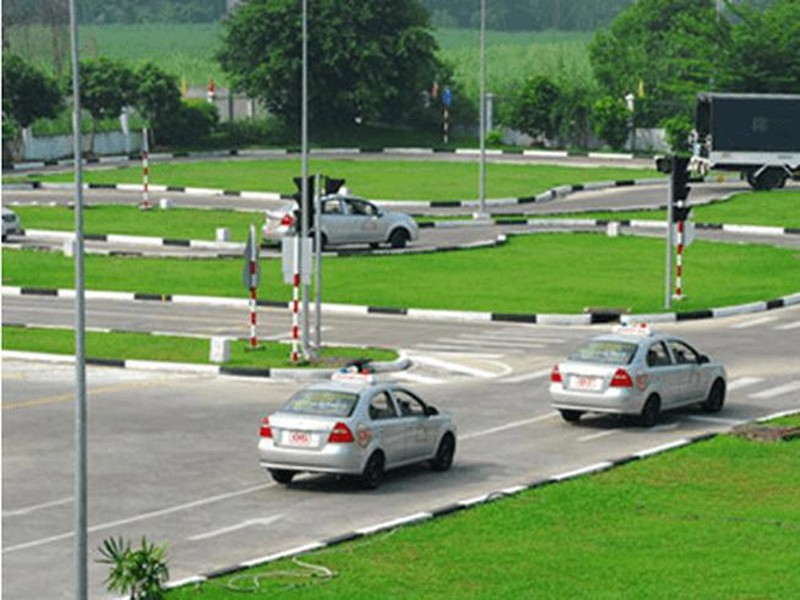 Giấy phép lái xe hiện có mã số, tem kiểm định chống làm giả, vì thế, kiểm tra mã số là có thể biết thông tin về người sử dụng phương tiện có vi phạm hay không. Giấy phép lái xe hiện có mã số, tem kiểm định chống làm giả, vì thế, kiểm tra mã số là có thể biết thông tin về người sử dụng phương tiện có vi phạm hay không.