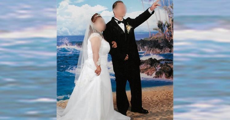 Nhóm tội phạm chuẩn bị và cung cấp cho những cặp đôi tham gia đường dây những album ảnh cưới giả. Ảnh: Cơ quan Nhập cư và Hải quan Mỹ (ICE).