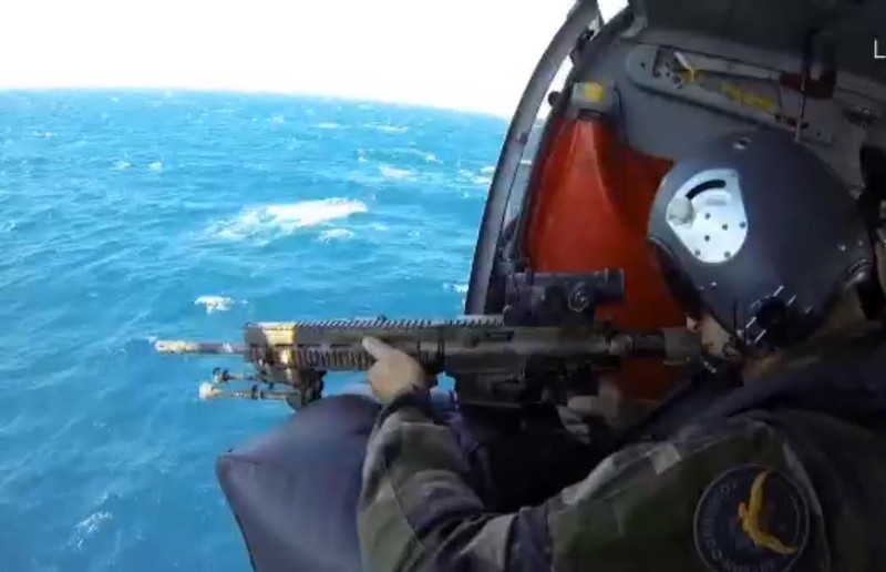 Họ vừa có khả năng bơi chiến đấu giỏi và cũng là chuyên gia về nhảy dù HALO-HAHO (nhảy cao độ, mở dù cao độ - Độ cao mở thấp). Họ vừa có khả năng bơi chiến đấu giỏi và cũng là chuyên gia về nhảy dù HALO-HAHO (nhảy cao độ, mở dù cao độ - Độ cao mở thấp).