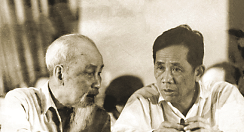 Tổng bí thư Lê Duẩn - người học trò xuất sắc của Chủ tịch Hồ Chí Minh. d
