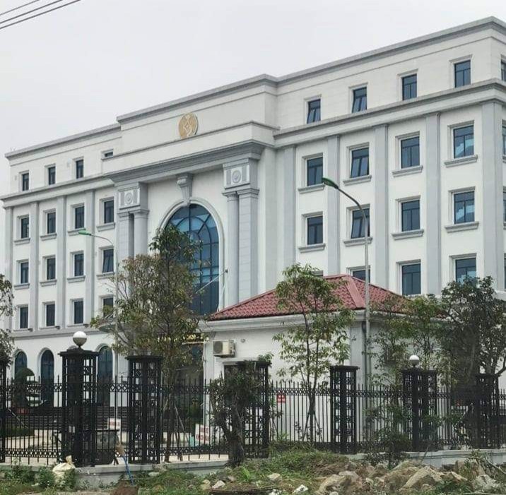 Được biết, diện tích bị ảnh hưởng bởi các tuyến đường tiếp giáp với Trụ sở KBNN Nghệ An chưa được đền bù này là 7.000m2 (Ảnh: ĐT) Được biết, diện tích bị ảnh hưởng bởi các tuyến đường tiếp giáp với Trụ sở KBNN Nghệ An chưa được đền bù này là 7.000m2 (Ảnh: ĐT)