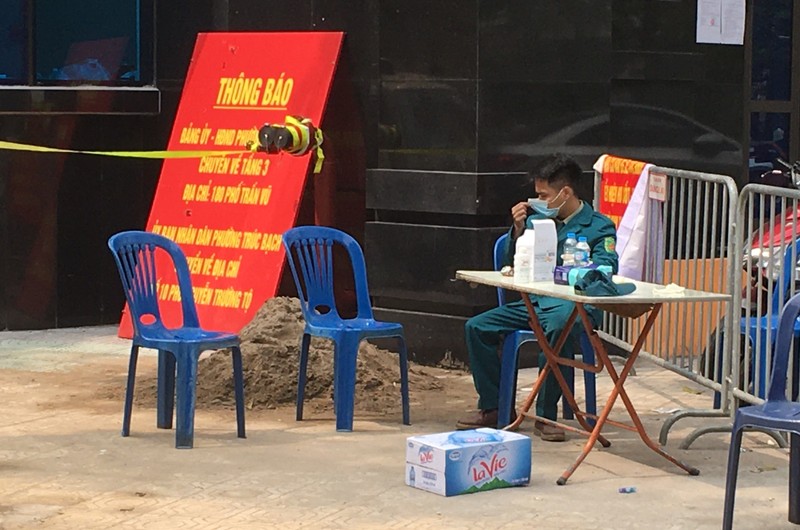 Trên đường phố phường Trúc Bạch.