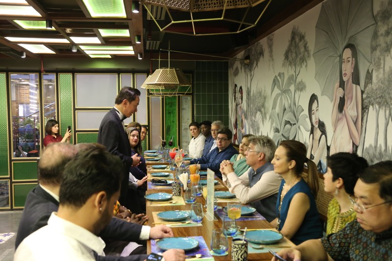 Giới thiệu ẩm thực Việt Nam trong buổi ra mắt CLC các Đại sứ yêu ẩm thực tại Ấn Độ (Ảnh do nhân vật cung cấp) Giới thiệu ẩm thực Việt Nam trong buổi ra mắt CLC các Đại sứ yêu ẩm thực tại Ấn Độ (Ảnh do nhân vật cung cấp)