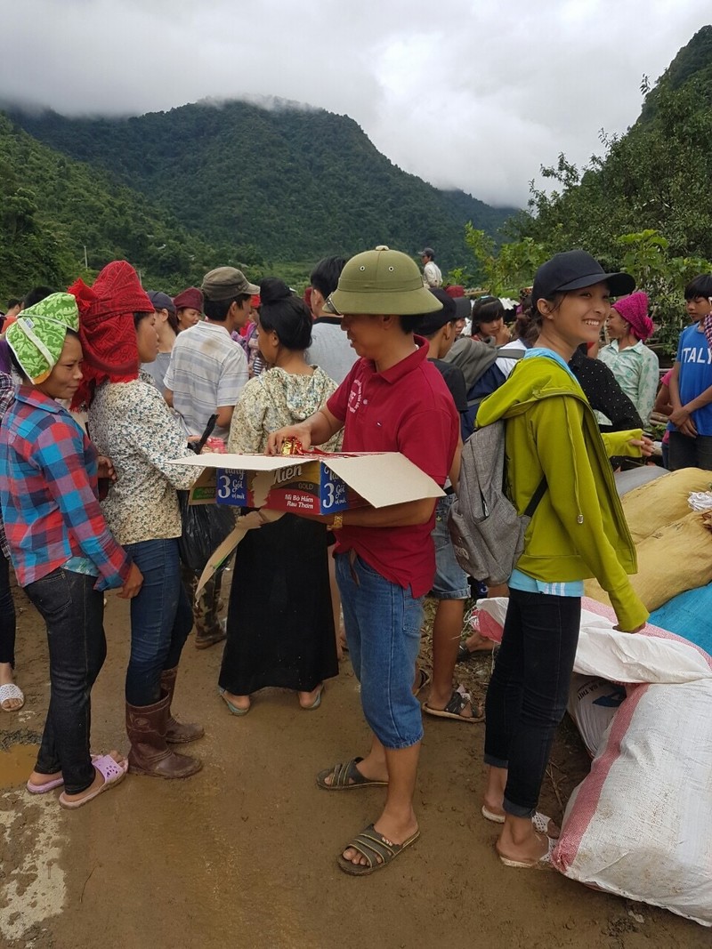 Tình người trong lúc khó khăn Tình người trong lúc khó khăn