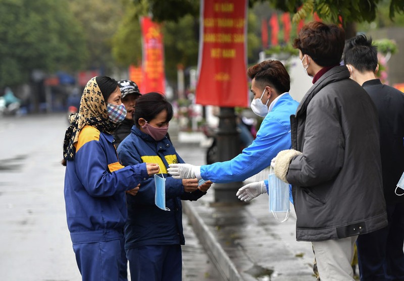 Tình người trong những lúc khó khăn- Ảnh internet.