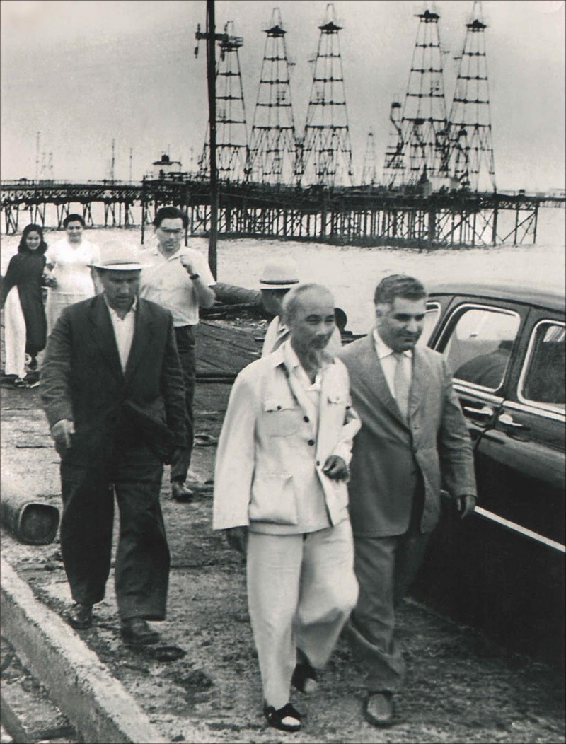 Bác Hồ thăm Azerbaijan năm 1959 (ảnh do Đại sứ quán Azerbaijan cung cấp).