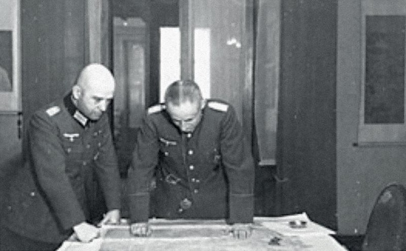 Hans Krebs (trái) và Ernst August Kostring năm 1941- Ảnh: Wikipedia