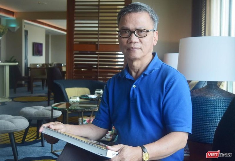 GS Nguyễn Hữu Liêm: "Tôi hy vọng vào thế hệ trẻ hiện nay ở Việt Nam. Họ đang khai mở ánh sáng lý tính cho con lộ tương lai quốc gia".