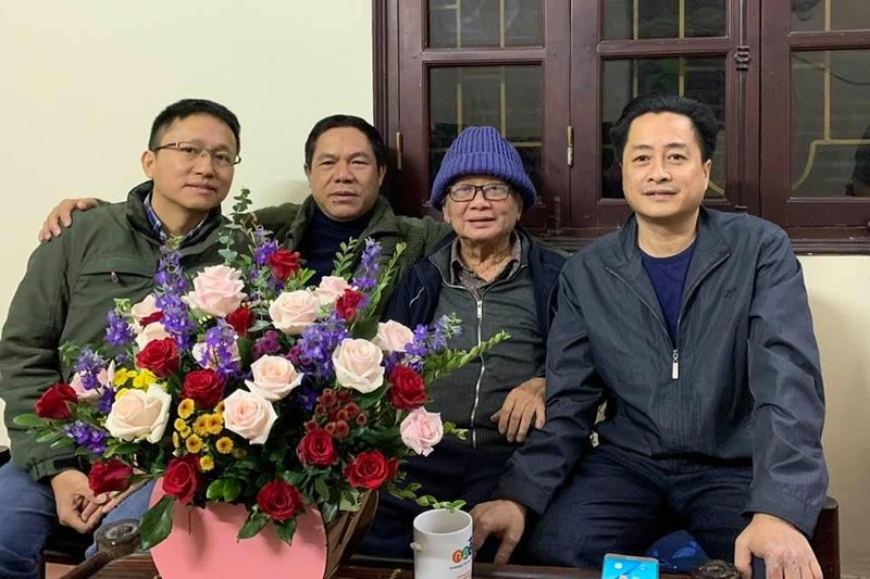 Mừng sinh nhật nhạc sĩ Hồng Đăng. Mừng sinh nhật nhạc sĩ Hồng Đăng.