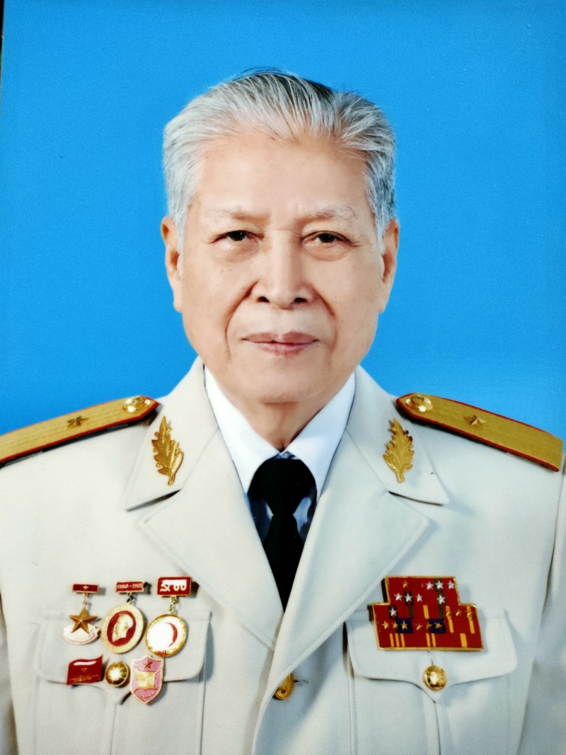anh 10 - Thieu tuong Dao Quang Cat cd1.jpg