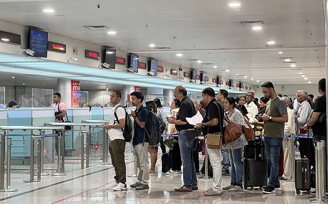 thithuc02 Du khách nước ngoài đánh giá cao và có những phản hồi tích cực trước chính sách mới về thị thực của Việt Nam, là cơ hội để du lịch Việt Nam tăng sức cạnh tranh với các nước trong khu vực..jpg