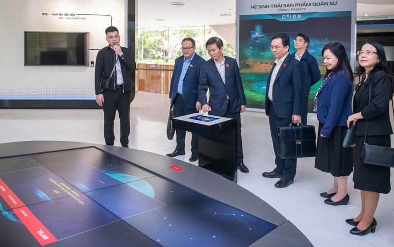 Trong bối cảnh toàn cầu hóa và cạnh tranh ngày càng gay gắt, việc cải cách chính sách và luật pháp để thu hút nhân tài, đặc biệt là 100 Việt kiều, là một nhiệm vụ cấp bách và cần thiết.