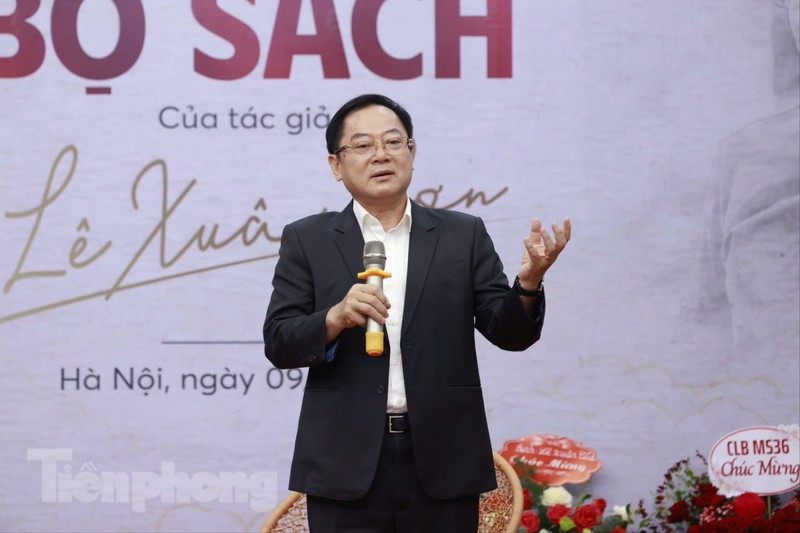 Nhà văn, nhà báo Lê Xuân Sơn.