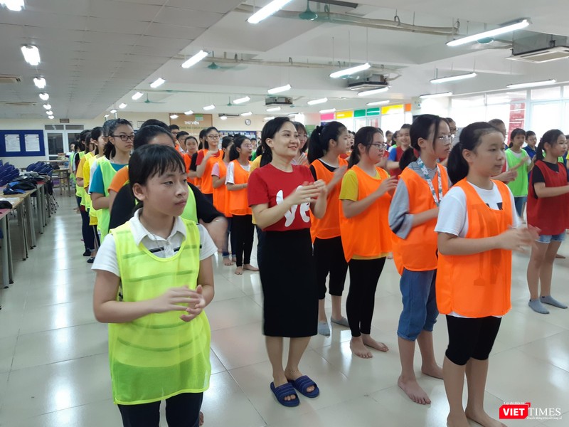 Học sinh tham gia hoạt động trải nghiệm tại buổi học