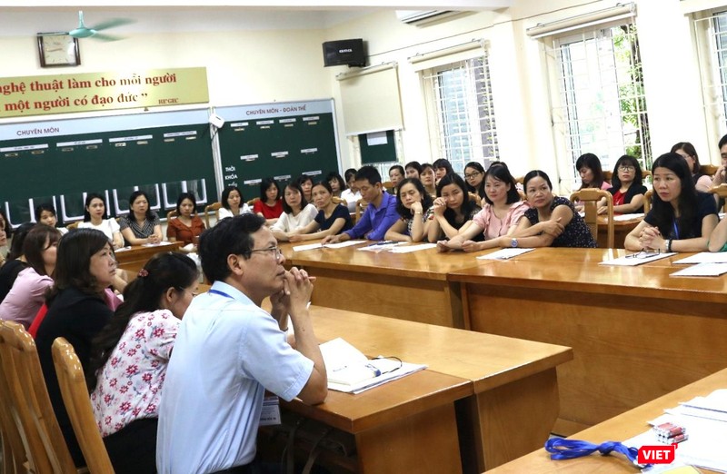 Họp công tác chấm thi. Ảnh: Minh Thúy