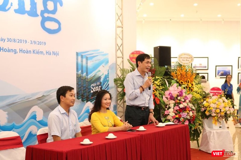 Nhà thơ Hữu Việt cùng hai tác giả Lữ Mai và Trần Thành