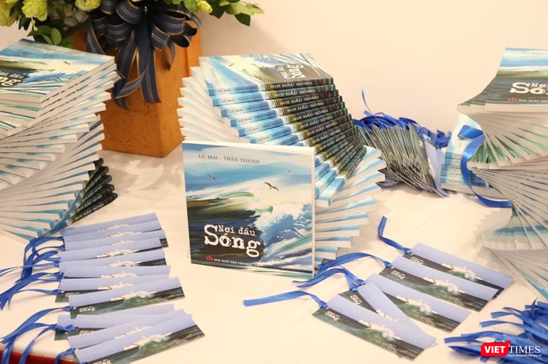 Cuốn sách “Nơi đầu Sóng”