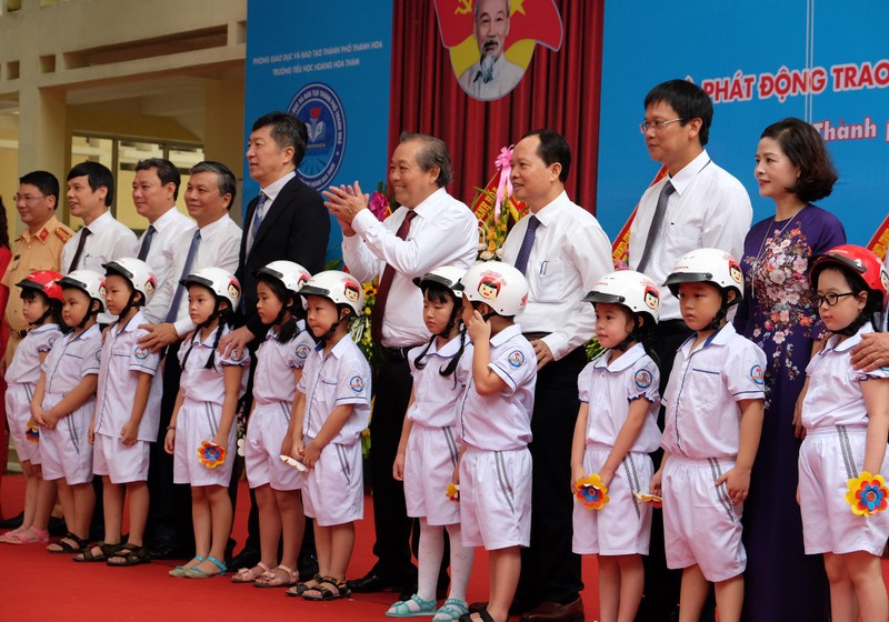 Phát động lễ trao tặng mũ bảo hiểm cho học sinh lớp 1