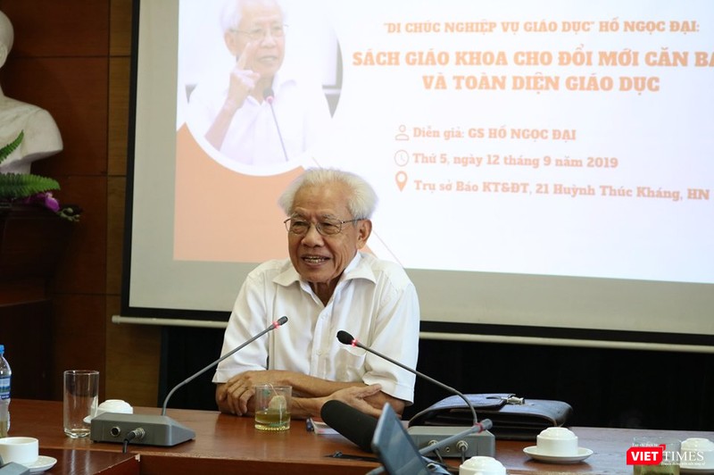 GS. Hồ Ngọc Đại tại buổi sinh hoạt GS. Hồ Ngọc Đại tại buổi sinh hoạt