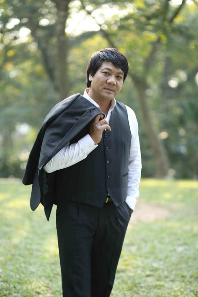 NSND Quốc Hưng đảm nhiệm vai trò Tổng đạo diễn đồng thời là ca sĩ trong chương trình Nhớ mùa thu Hà Nội NSND Quốc Hưng đảm nhiệm vai trò Tổng đạo diễn đồng thời là ca sĩ trong chương trình Nhớ mùa thu Hà Nội