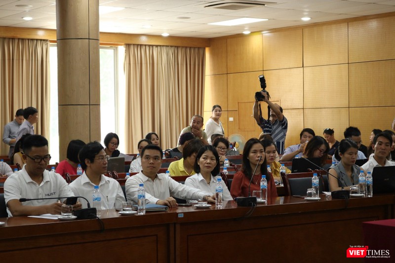 Các đại biểu tham dự buổi gặp mặt báo chí