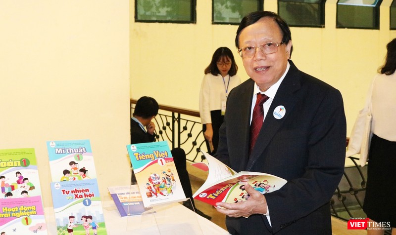 Những người chỉ đạo nhận thù lao thì không thể đảm bảo sự minh bạch khi chọn SGK