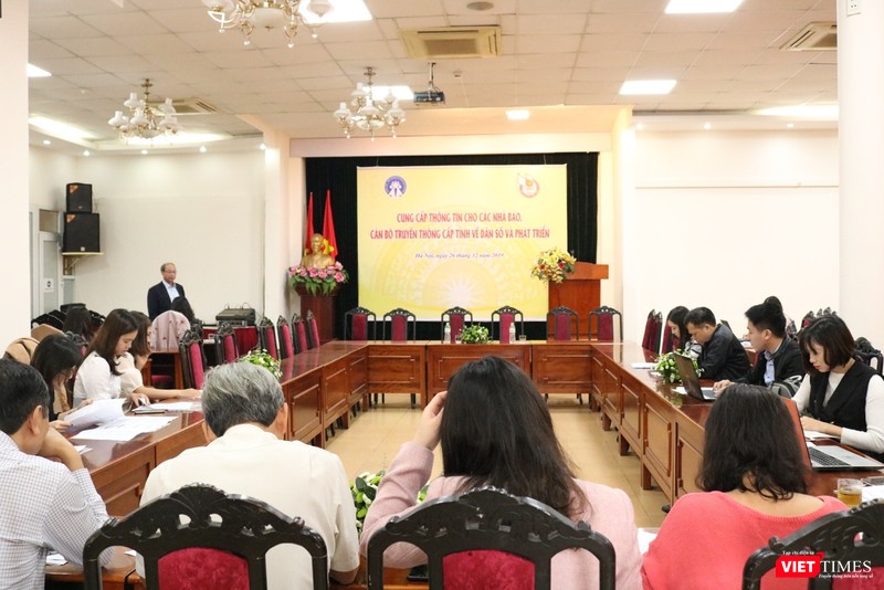 Toàn cảnh cuộc họp cung cấp thông tin cho nhà báo, cán bộ truyền thông cấp tỉnh về dân số và phát triển. Ảnh: Minh Thúy