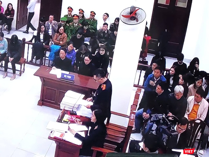 Đại diện Viện Kiểm sát đọc bản cáo trạng vụ án. Ảnh: Minh Thúy