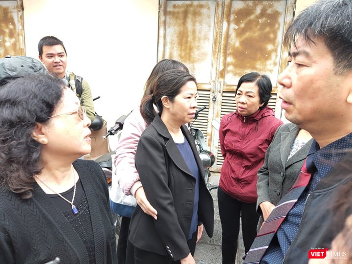 Bị cáo Nguyễn Bích Quy (áo đen ở giữa). Ảnh: Minh Thúy Bị cáo Nguyễn Bích Quy (áo đen ở giữa). Ảnh: Minh Thúy