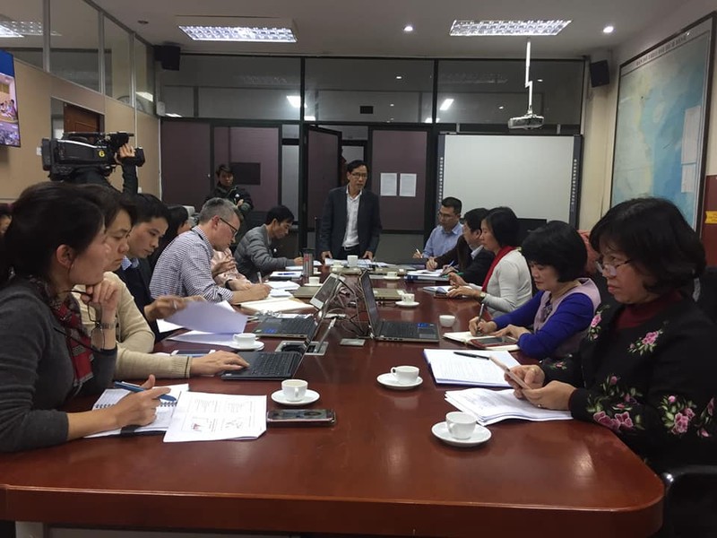 Trung tâm Đáp ứng khẩn cấp sự kiện y tế công cộng (PHEOC - Bộ Y tế) họp đánh giá tình hình dịch bệnh. Ảnh: Bộ Y tế