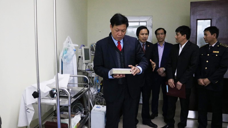 Thứ trưởng Bộ Y tế kiểm tra thuốc, trang thiết bị vật tư y tế tại tỉnh Lạng Sơn. Ảnh: Bộ Y tế