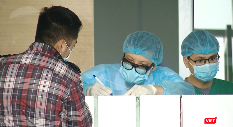 Người dân tại cơ sở khám, chữa bệnh. Ảnh: Minh Thúy